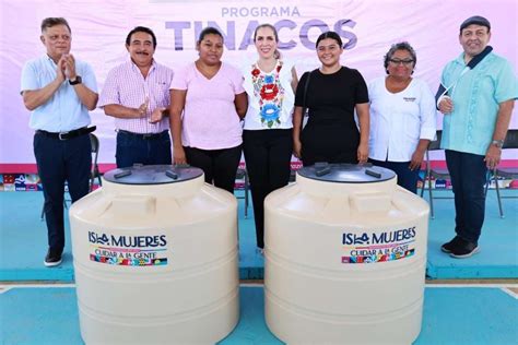 Atenea G Mez Entrega Los Primeros Apoyos De Tinacos Isla Mujeres