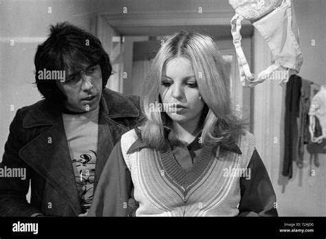 Sally Thomsett Hi Res Stock Photography And Images Alamy