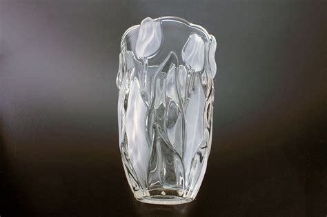 Mikasa Tulip Vase Tulips Satin Clear And Frosted Glass 8 Inch Table Vase Centerpiece