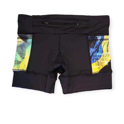 Shorts curto de compressão bolso secreto em bodytex preto e Brasil