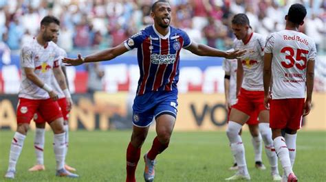 Bahia acerta empréstimo do zagueiro Vitor Hugo para clube grego