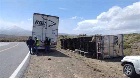 Insólito Volcaron tres camiones por los fuertes vientos