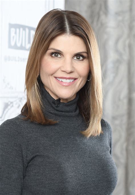 Lori Loughlins Daughters Wish Her A Happy Birthday On Instagram Amid