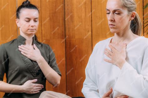 Premium Photo Nadi Shodhana Pranayama Alternate Nostril Breathing