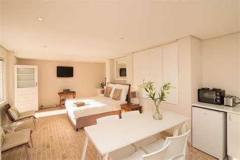 Self-catering garden studio apartment in Camps Bay