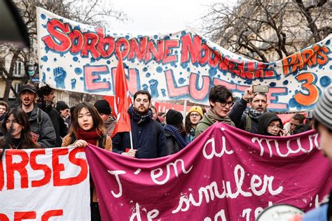 Un Millón De Franceses Claman Contra La Reforma De Las Pensiones De Macron