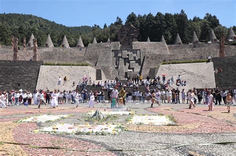 Viven Mexiquenses Encendido Del Fuego Nuevo En Temoaya La Jornada