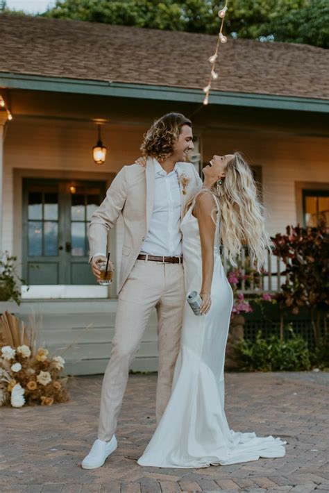 Pin by 𝗡𝗔𝗥𝗔 on CASAMENTO IDEIAS Beach wedding attire Groom wedding