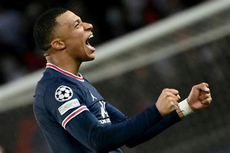 La Cible Du Real Madrid Mbappe Pourrait Finir Par Rester Au Psg Les