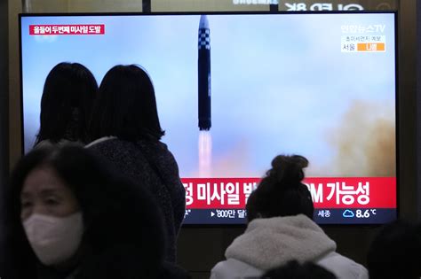 Okeit Magazine Corea Del Norte Dispara Un Misil Mientras Estados Unidos Y Corea Del Sur Se