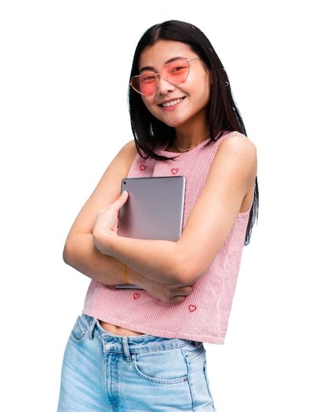 Vista Lateral De Una Mujer Joven Posando En El Estudio Archivo PSD Gratis