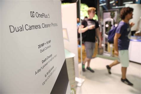 oneplus reveals    foldable phones