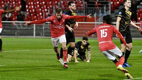 Football Nîmes Bat Avranches 1 0 Et Sort De La Zone Rouge Découvrez