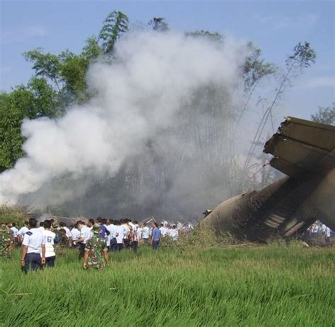 Indonesien Mehr Als 90 Tote Bei Flugzeugabsturz Auf Java WELT