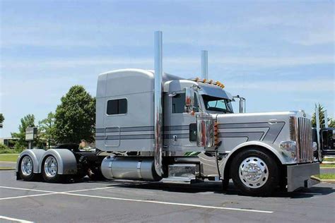 Classic semi truck | Peterbilt trucks, Big trucks, Big rig trucks