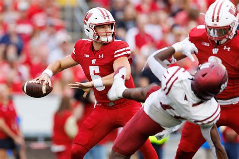 Wisconsin Qb Graham Mertz Is Playing His Best Football Whats Behind