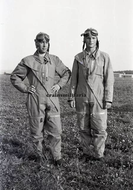 ORIG NEGATIV FOTO Portrait Piloten Am Flugplatz PILSEN Plzen