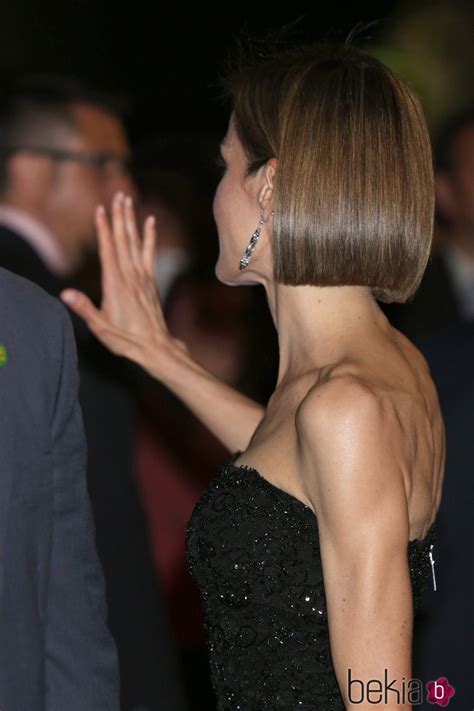 La Reina Letizia Luce Corte De Pelo Bob Los Actos Oficiales De Los Reyes Felipe Y Letizia