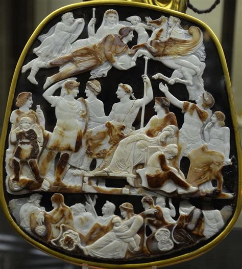 Камея с изображением триумфа Германика. В центре на троне сидит ...