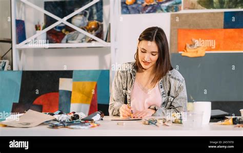 art hobby artist lifestyle woman drawing in studio Stock Photo - Alamy