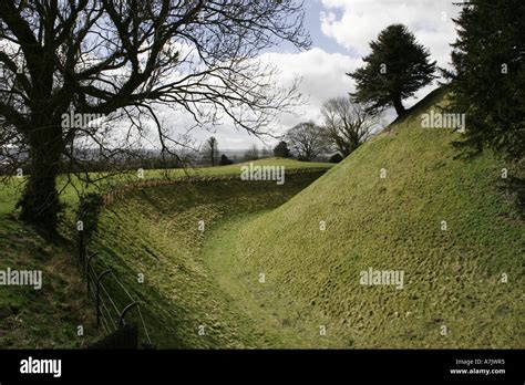 Old Sarum Hill Fort Hi Res Stock Photography And Images Alamy