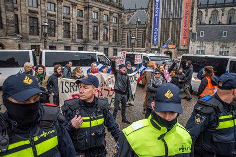 Amsterdam Violences Contre Des Supporters Israéliens Cinq Hommes