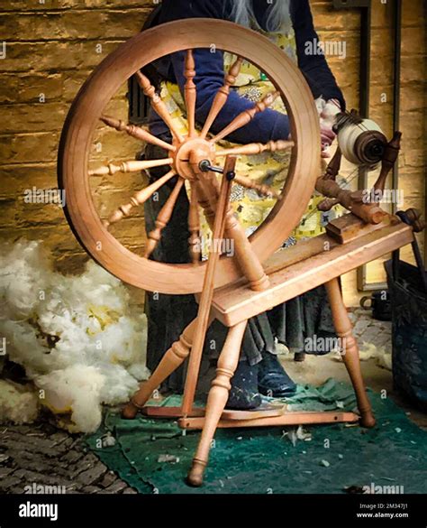 CRAFTS Spinning Wheel Stock Photo Alamy