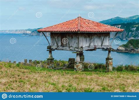 Vieille Cabane En Bois Dans Les Asturies Espagne Photo Stock Image