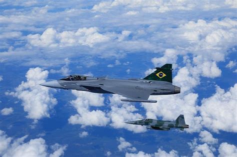 vídeo Por que o Brasil escolheu o Gripen