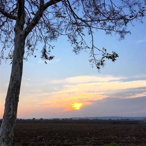 Un Cielo Che Sembra Una Tavolozza Di Colori Il Tramonto Biellese Tra