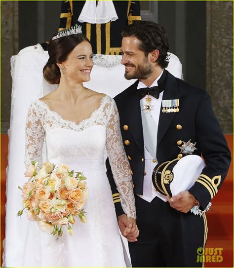 Prince Carl Philip And Sofia Hellqvist Marry In Sweden See Her Wedding Dress Photo 3393025