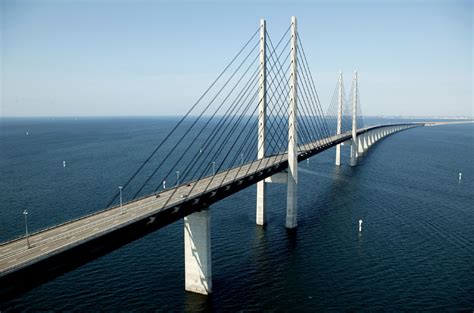 This Amazing Bridge Turns Into a Tunnel and Connects Denmark and Sweden ...