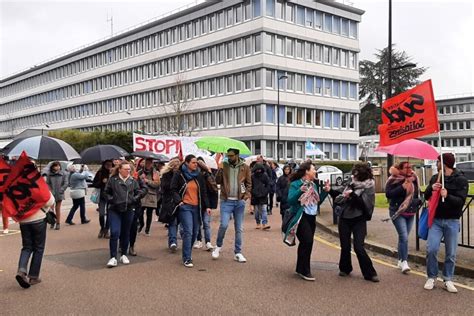 Choc des savoirs les enseignants mobilisés à Alençon on ne veut