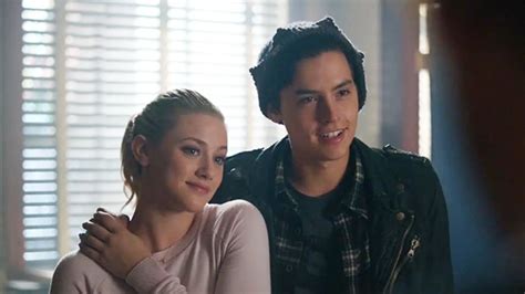 Las Imágenes De Lili Reinhart Riverdale Donde Vuelve A Sonreír Tras