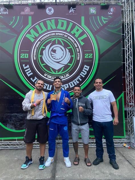 Atletas guaxupeanos são medalhistas em mundial de Jiu Jitsu