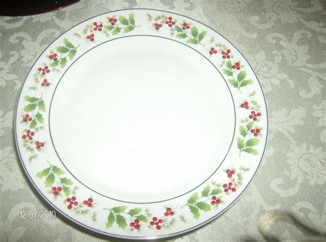 Love of Christmas: Holiday Dinnerware