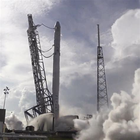 SpaceX 'Go' for Dragon Launch, Rocket Landing Try on Monday | Space