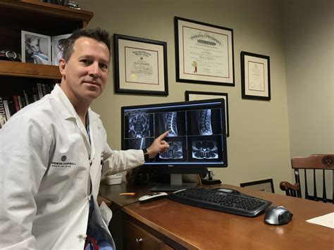 Why Choose a Neurosurgeon for Spine Surgery - Goodman Campbell