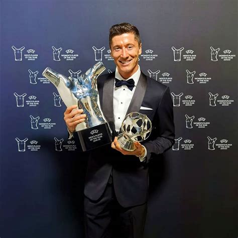 Robert Lewandowski Raih Gelar Pemain Terbaik Uefa