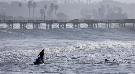 California Chaos: Terrifying Rogue Wave Sends Beachgoers Scrambling for ...