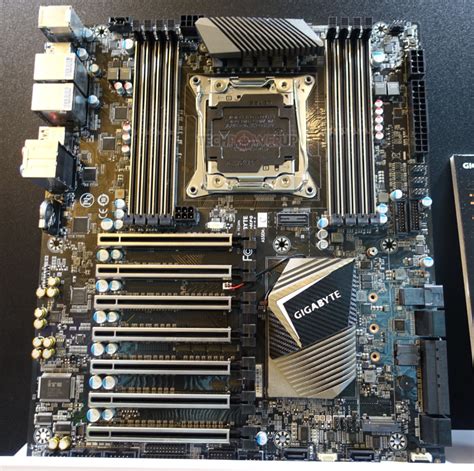 Gigabyte C Ws Cierra La Frontera Entre Core X Y Xeon Gold