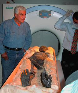 King Tut mummy undergoes CT scan - Technology & science - Science | NBC ...