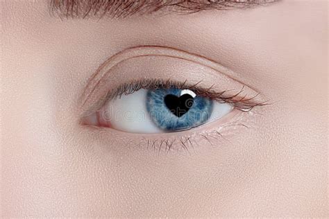 Woman Eye with Beautiful Makeup Stock Photo - Image of eyes, macro: 104938374