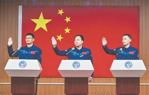 China Prepares To Send First Civilian Into Space SUCH TV