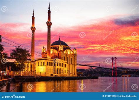 Beautiful Sunset on the Ortakoy Mosque and the Bosphorus, Istanbul ...