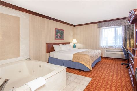 Baymont by Wyndham Detroit/Roseville | Roseville, MI Hotels