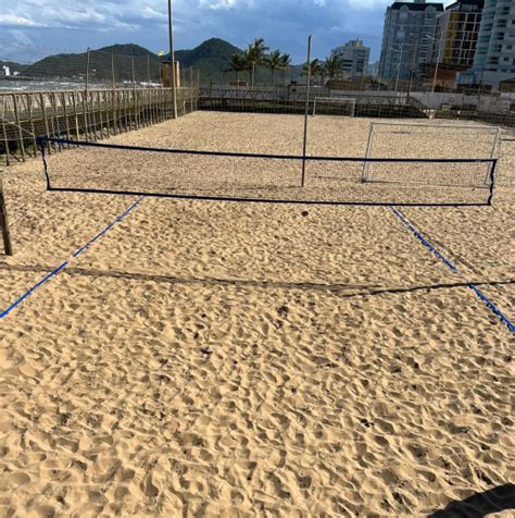 Arenas Da Praia Central E Da Meia Praia Recebem Quadras Para Pr Tica