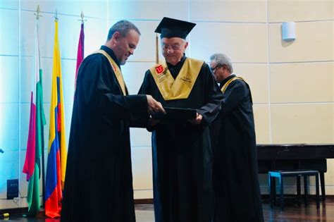 Ut Otorga El T Tulo De Doctor Honoris Causa Al Gerente General De