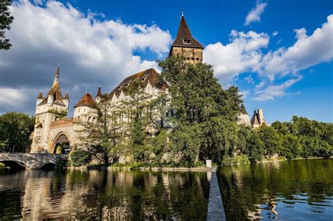 The fascinating Vajdahunyad Castle - 3 ages in one building | Just Budapest