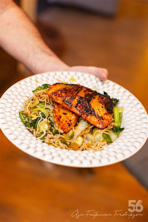 Snabblagad Nudelsallad Med Lax Och Thaismak Recept Nudelsallad